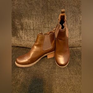 Eastland Lug Sole Boots 9W wide . Very Nice !